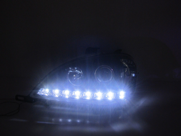 Mercedes ML W163 (02-05) фары передние линзовые внутри черные, со светящимися ободками и с нижней светодиодной подсветкой, с мотором электрокорректора, комплект 2 шт.