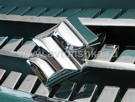Suzuki Grand Vitara III (05-) решетка радиатора хромированная с эмлемой, пластиковая.