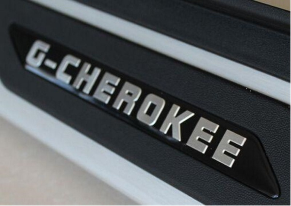 Jeep Grand Cherokee (11–/13–) Пороги OEM, 'вставка' silver с надписью G-Cherokee