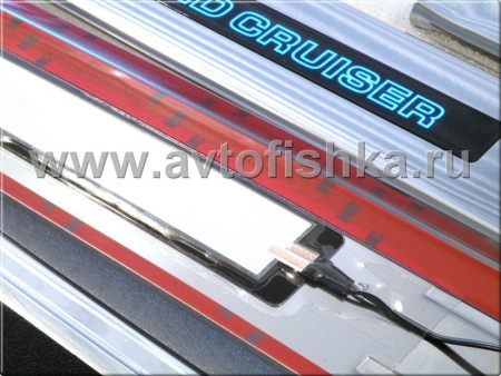 Toyota Land Cruiser 200 (08-) накладки порогов дверных проемов салона с подсветкой "Land Cruiser", нержавеющая сталь, комплект 4 шт.