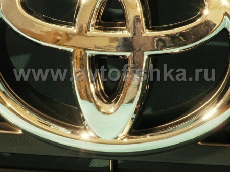 Toyota Land Cruiser 200 (07-11) решетка радиатора черная с хромированной рамкой.