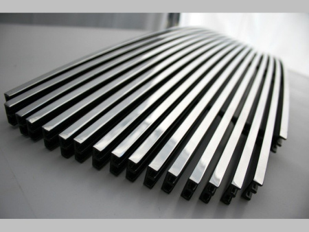 Ford Explorer (06-) верхняя решетка радиатора алюминиевая, горизонтальный дизайн.