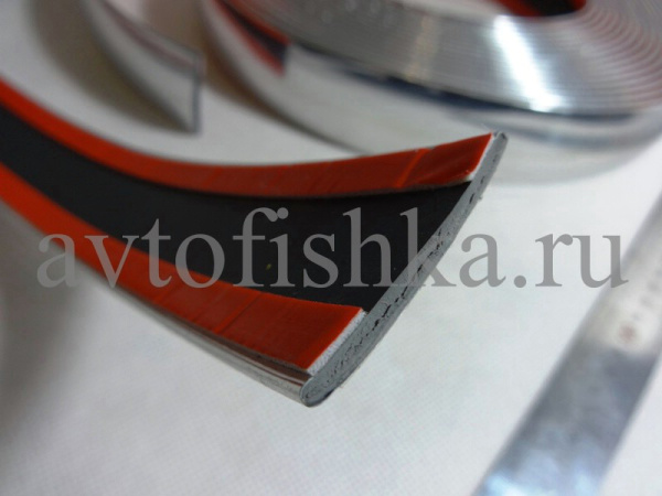 Универсальный хромированный молдинг на заднюю дверь или крышку багажника, пластик 100 x 4 см