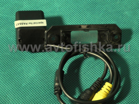 Volkswagen Passat (01-05), Golf Plus (05-07), Touran (03-09), T5 Transporter (03-09), Caddy (04-08), Skoda Superb (02-08) камера заднего вида, цветная, герметичная, с относительной разметкой, под лампу