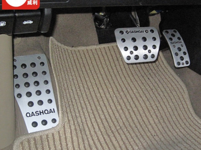 Nissan Qashqai (06-), +2 (08-) алюминиевые накладки на педали с надписью "Qashqai" для АКПП, комплект 3 шт.