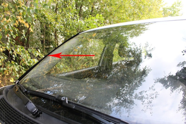 Skoda Fabia (07–/11–) Дефлектор лобового стекла