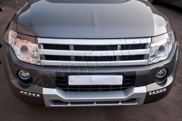 Mitsubishi Pajero 4 (06 – 15) решетка радиатора BROOMER Design