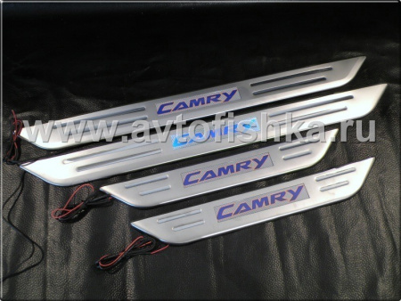 Toyota Camry V40 (06-) накладки порогов дверных проемов, из нержавеющей стали с подсветкой CAMRY.