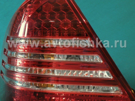 Mercedes C-class W203 (00-04) фонари задние светодиодные красно-белые, дизайн W220, комплект 2 шт.