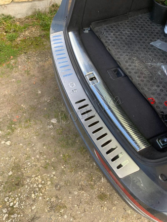 Audi Q5 (08-17) накладка из нержавеющей стали на задний бампер с логотипом