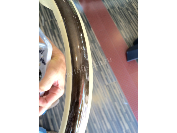 Nissan Patrol Y62 (10-) руль с отделкой из бежевой кожи и темного дерева, дизайн Q56