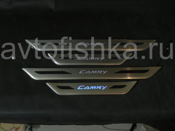 Toyota Camry V40 (2006-) накладки порогов дверных проемов, из нержавеющей стали с подсветкой CAMRY.