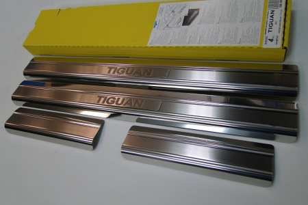 Volkswagen Tiguan (07-) накладки на внутренние пороги, к-кт 4шт.