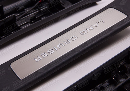 Toyota Land Cruiser LC 300 2021 - н.в. Накладки на пороги черные