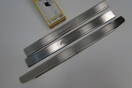 Toyota Avensis 3 (09-) накладки на внутренние пороги, к-кт 4шт.