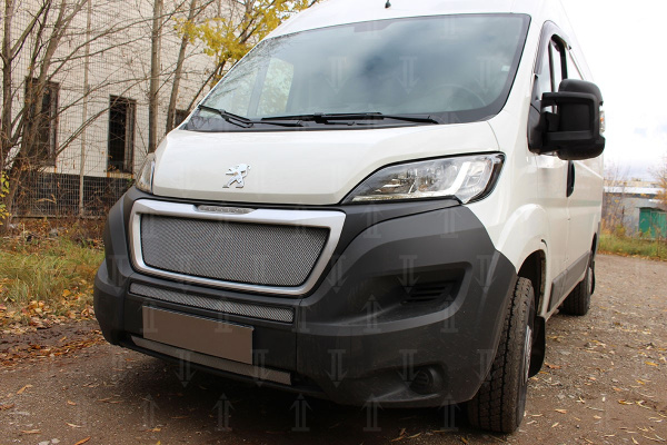 Peugeot Boxer (14–) Защита радиатора, хром, верх
