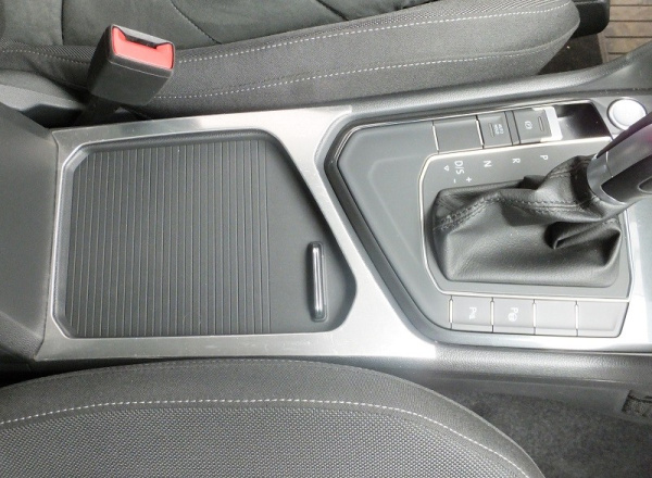 Volkswagen Tiguan (17–) Окантовка центральной консоли, 1 часть, нерж. сталь