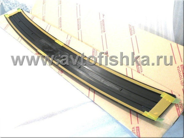 Lexus RX330, RX350, RX400H (03-08) накладка защитная на задний бампер с надписью "Lexus", черный пластик, оригинал.