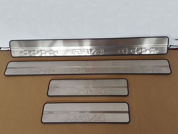 Toyota RAV4 (13–/15–) Накладки на дверные пороги, нерж. сталь
