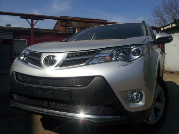 Toyota RAV4 (13–14) Защита радиатора Premium, чёрная, низ (Комфорт, Элеганс, Престиж)