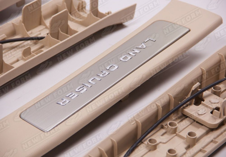 Toyota Land Cruiser LC 300 2021 - н.в. Накладки на пороги бежевые