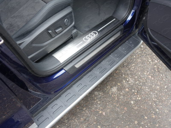 Audi Q5 (17–) Накладки на пластиковые пороги (лист шлифованный логотип audi) 2шт