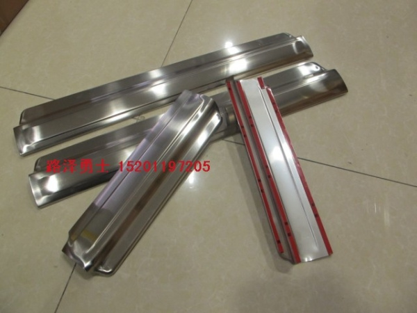 Mitsubishi Pajero Sport V3 (2009-) накладки на внутренние пороги из нержавеющей стали, к-кт 4 шт.