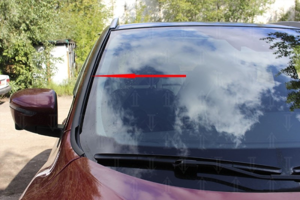 Nissan Qashqai (14–) Дефлектор лобового стекла