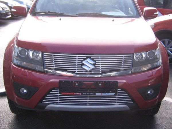 Suzuki Grand Vitara (12-) накладка на решетку бампера