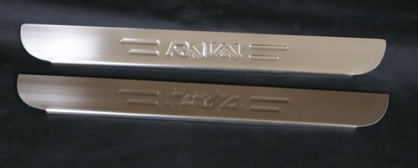 Toyota RAV4 (06–12) Накладки на пороги, нерж., 4 части (короткая база)