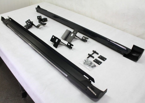 Toyota RAV4 (15–) Пороги OEM