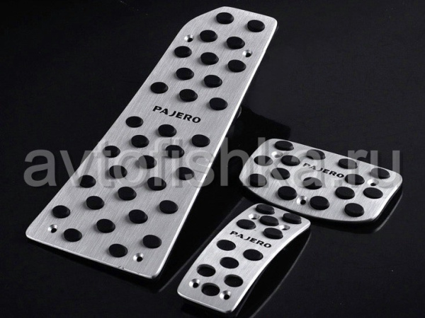 Mitsubishi Pajero 3 и Pajero 4 накладки на педали алюминиевые с логотипом "Pajero", комплект 3 шт.