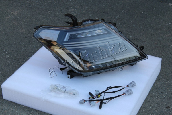 Nissan Patrol Y62 (10-) передние фары LED динамические