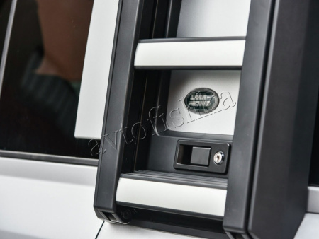 Land Rover Defender 90, 110 (20-) выдвижная лестница для доступа на крышу