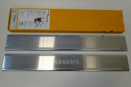 Mitsubishi Grandis (03-) накладки на внутренние пороги, к-кт 2шт.