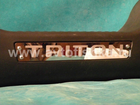 Mitsubishi L200 Triton (05-) бампер задний из нержавеющей стали, с пластиковыми окончаниями, фонарями рефлекторами, дизайн APOLO