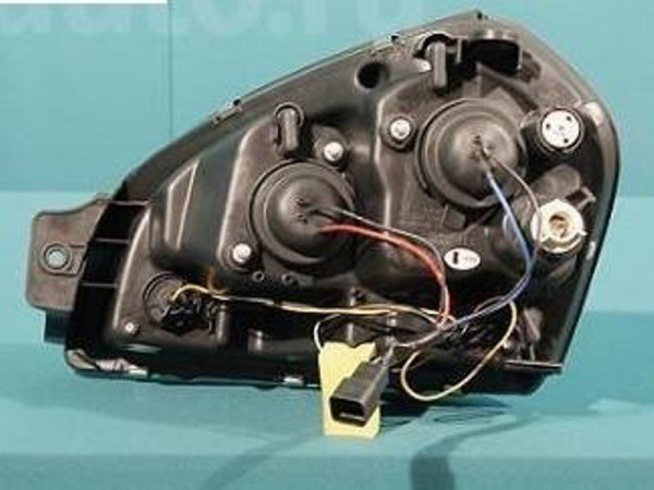 Hyundai Tucson (2004-) фары передние линзовые черные со светодиодной подсветкой DRL