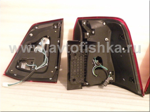 Toyota Land Cruiser 200 (07-15) фонари задние красные, дизайн Lexus