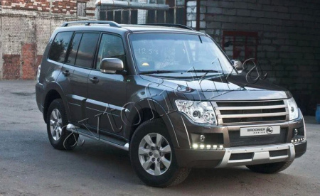 Mitsubishi Pajero 4 (06 – 15) бампер передний Broomer Design (в сборе)