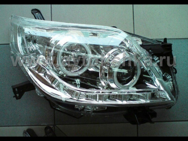 Toyota Land Cruiser Prado 150 (10-) фары передние линзованные хромированные со светящимися ободками и светодиодной подсветкой, комплект 2 шт.