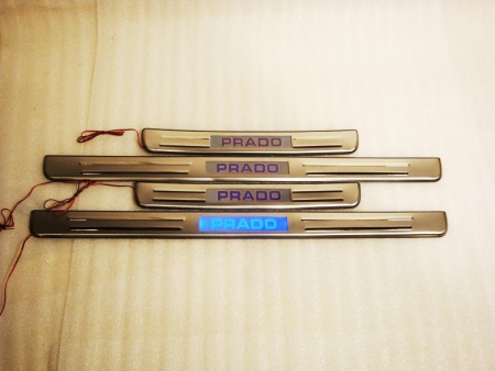 Toyota Land Cruiser Prado 120 (02-09) накладки на пороги дверных проемов, из нержавеющей стали с подсветкой Prado, комплект 4 шт.