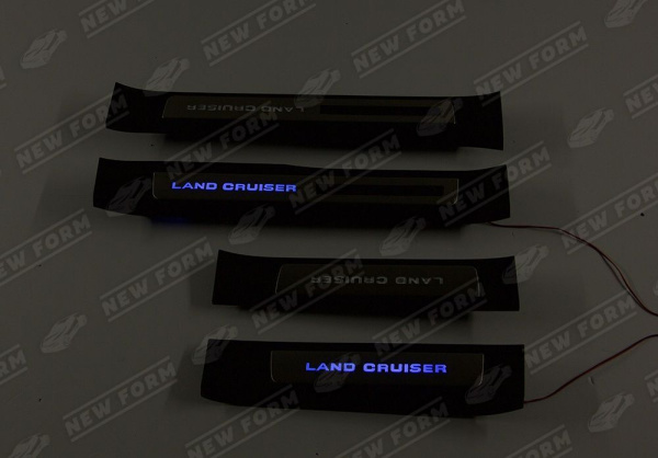 Toyota Land Cruiser LC 300 2021 - н.в. Накладки на пороги черные