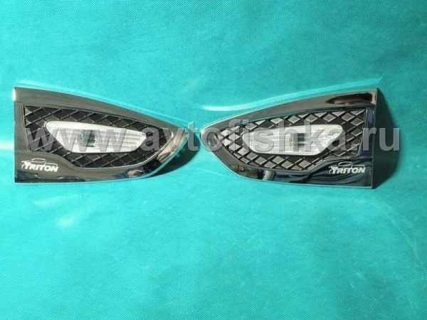 Mitsubishi L200 Triton (2005-) повторители поворотов с декоративными хромированными рамками, комплект 2 шт.