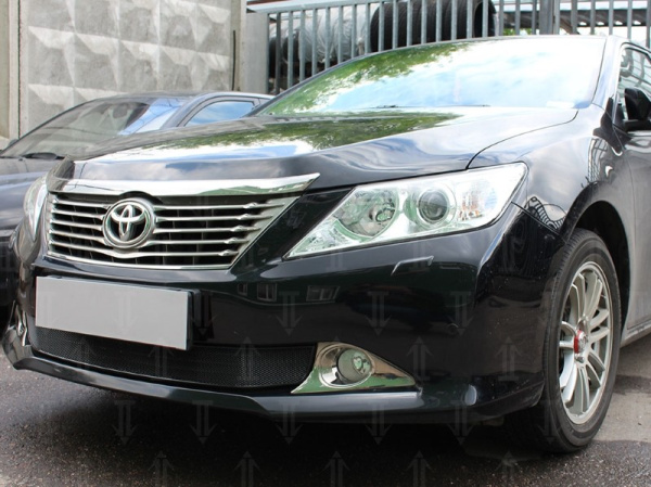 Toyota Camry (12–14) Защита радиатора Optimal, чёрная