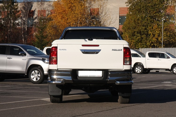 Toyota Hilux (15–) Защита задняя уголки 76/42 мм двойные