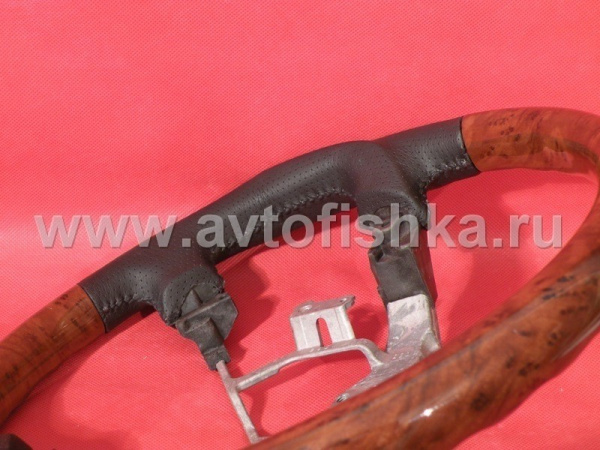 Toyota Land Cruiser 100, Prado 120 (03-) руль спортивный кожаный черный с темными деревянными вставками.