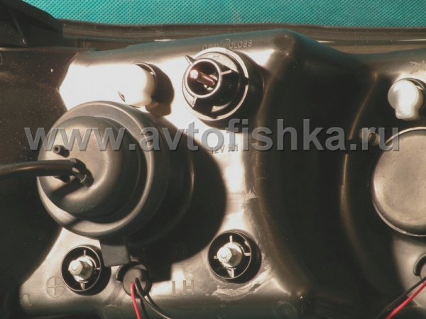 Toyota Land Cruiser 200 (08-) передние фары линзовые хромированные, со светящимися ободками, комплект 2 шт.