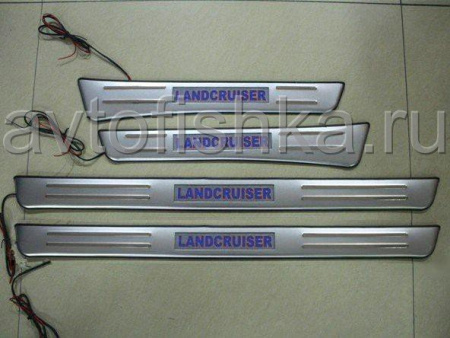 Toyota Land Cruiser 100 (98-08) накладки порогов дверных проемов салона с подсветкой "Land Cruiser", нержавеющая сталь, комплект 4 шт.