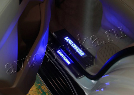 Toyota Land Cruiser 200 (08-) накладки на внутренние пороги с подсветкой, к-кт 8 шт.