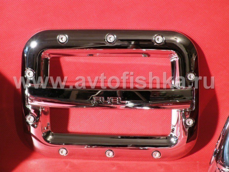 Toyota Land Cruiser 200 (08-) накладка хромированная на лючок бензобака, пластиковая